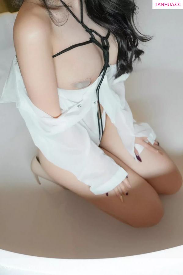   [XiuRen]高清写真图 2025.03.17 No.10025 白琮瑗 美臀性感第48张图片